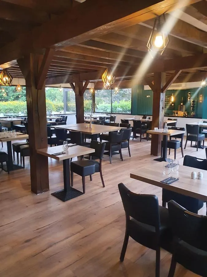 Les Dineux Village Trémeur ホテル